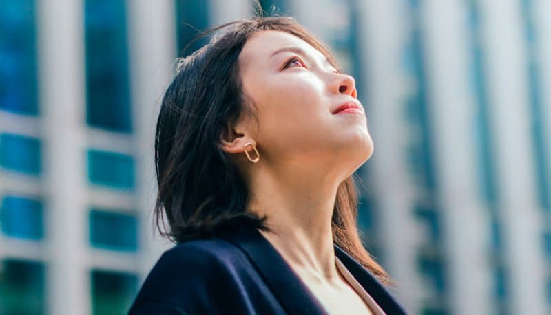 girl looking up